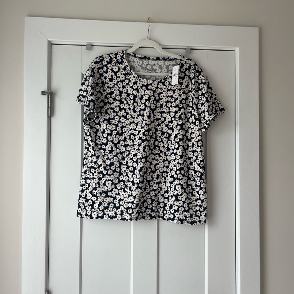 ANN TAYLOR! NWT! Top